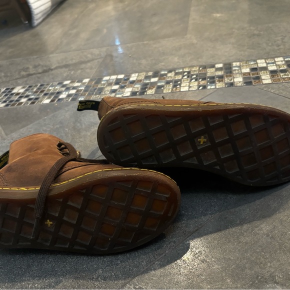 Dr Martens brown boots with leopard patterns inside - Picture 2 of 5